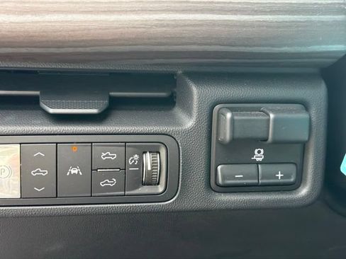 Used 2025 GMC Sierra EV Denali AWD/4WD image 9