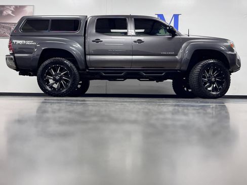 Used 2015 Toyota Tacoma 4x4 Double Cab w/ TRD Off-Road Package image 4