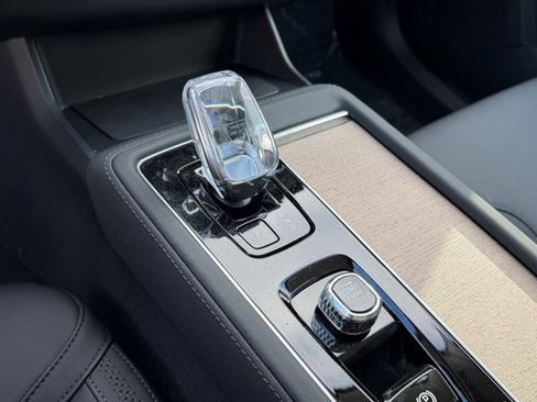 New 2025 Volvo XC90 B6 Core w/ Climate Package image 21