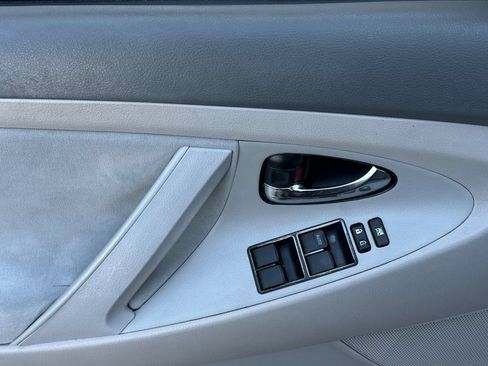Used 2009 Toyota Camry LE FWD image 11