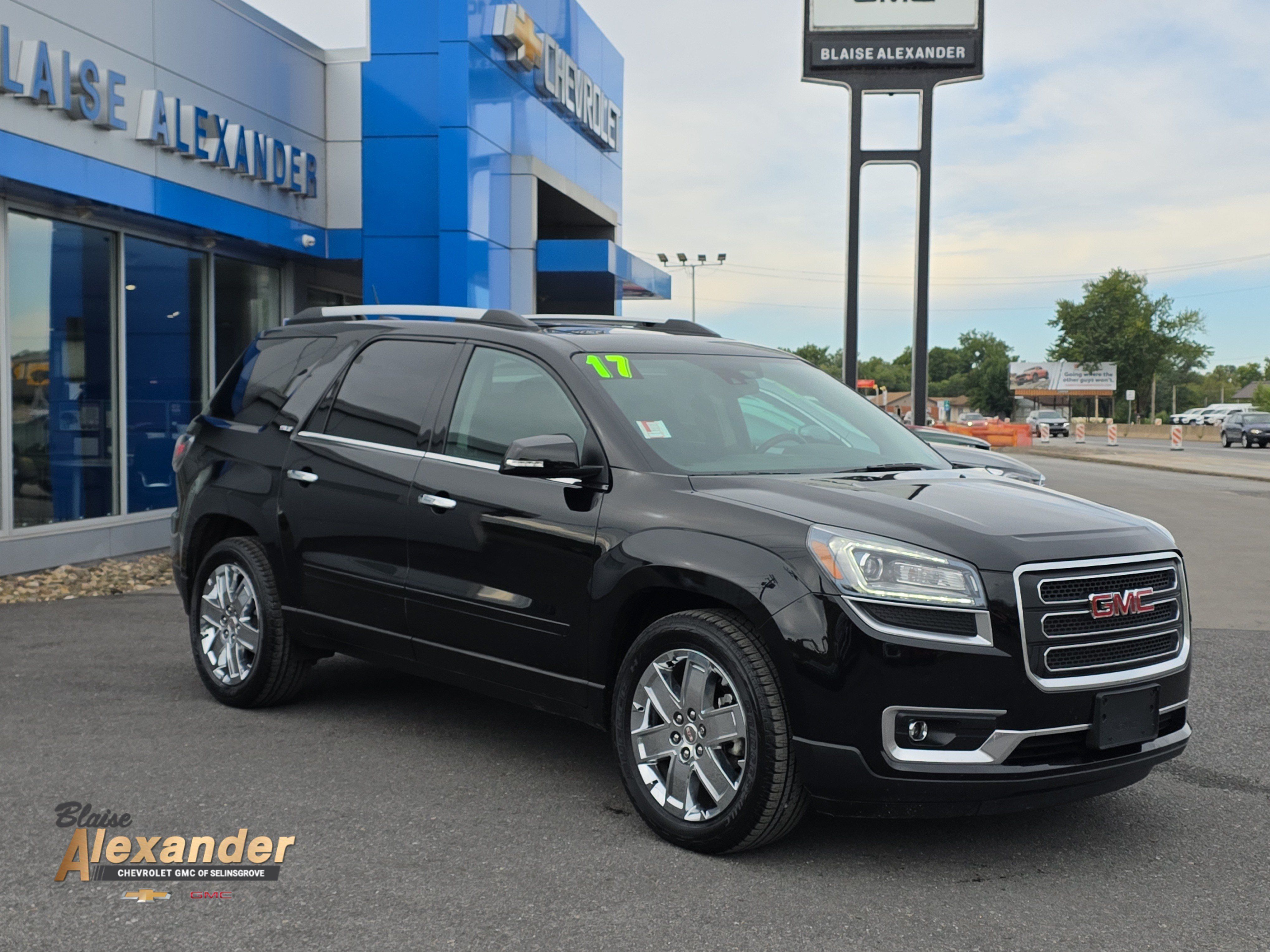 Used 2017 GMC Acadia Limited SLT AWD/4WD image 1