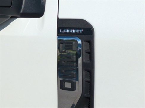 Used 2026 Ford F250 Lariat w/ Chrome Package image 13