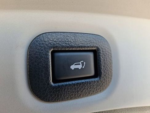 Used 2019 Nissan Rogue SV w/ Premium Package AWD/4WD image 25