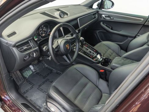 Used 2023 Porsche Macan GTS w/ Sport Chrono Package image 30