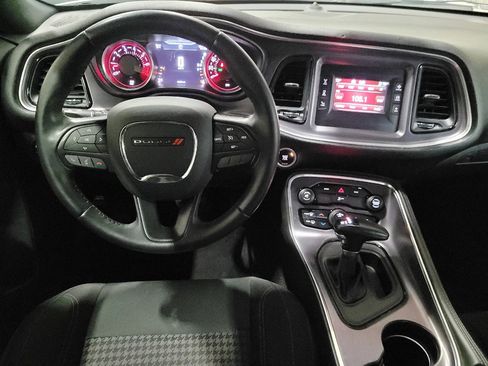 Used 2016 Dodge Challenger SXT RWD image 22