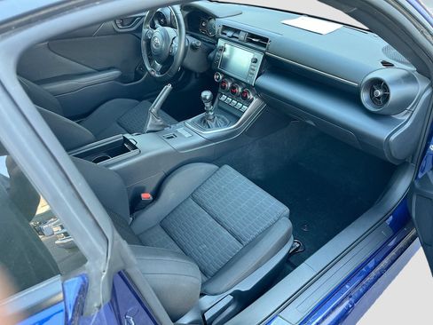Used 2025 Toyota GR86 w/ ALL Weather Mat Package (TMS) RWD image 22