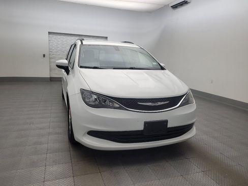 Used 2020 Chrysler Voyager Lxi FWD image 14