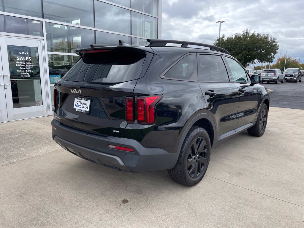 Used 2023 Kia Sorento S w/ Panoramic Sunroof Package AWD/4WD image 5