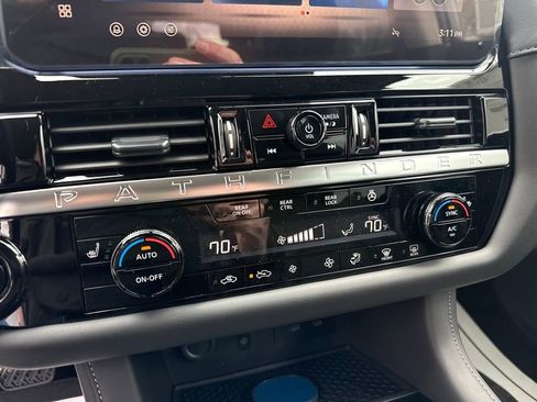 New 2026 Nissan Pathfinder SL FWD image 18