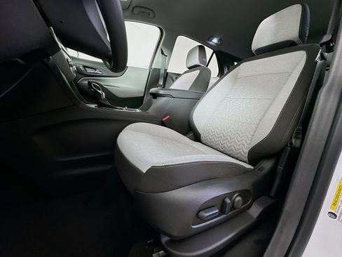 Used 2023 Chevrolet Equinox LS w/ LS Convenience Package FWD image 13