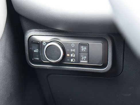 Used 2025 Ford Explorer Active AWD/4WD image 37