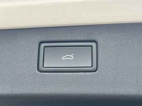 New 2026 Volkswagen Tiguan SE R-Line AWD/4WD image 7