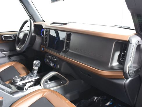 Used 2024 Ford Bronco Outer Banks AWD/4WD image 19