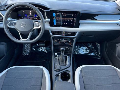 New 2026 Volkswagen Taos SE image 12