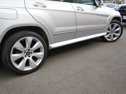 Used 2010 Mercedes-Benz GLK 350 4MATIC image 5