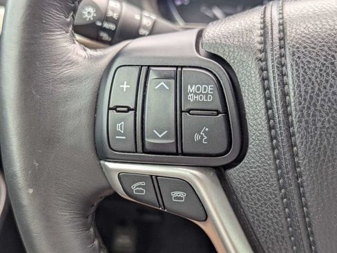 Used 2014 Toyota Highlander Limited Platinum FWD image 27