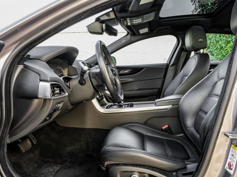 Used 2020 Jaguar XE S image 3