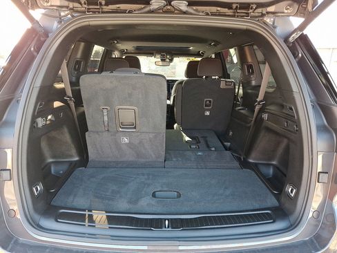 Used 2024 Jeep Grand Cherokee L Laredo w/ Luxury Tech Group I image 18