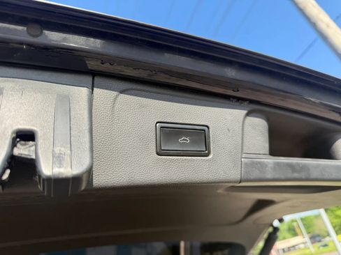 Used 2018 Volkswagen Atlas SEL w/ R-Line Package AWD/4WD image 6