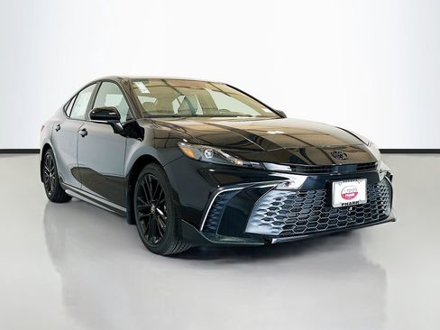 New 2026 Toyota Camry SE image 3