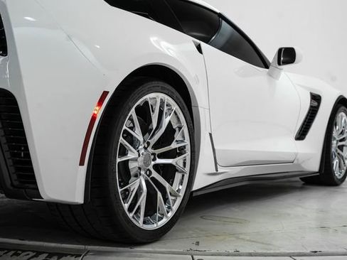 Used 2016 Chevrolet Corvette Z06 w/ 2LZ Preferred Equipment Group image 13