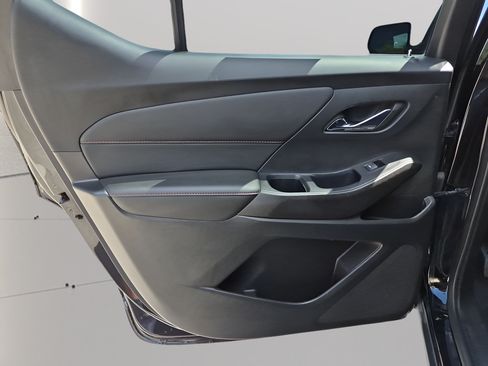 Used 2022 Chevrolet Traverse RS FWD image 36