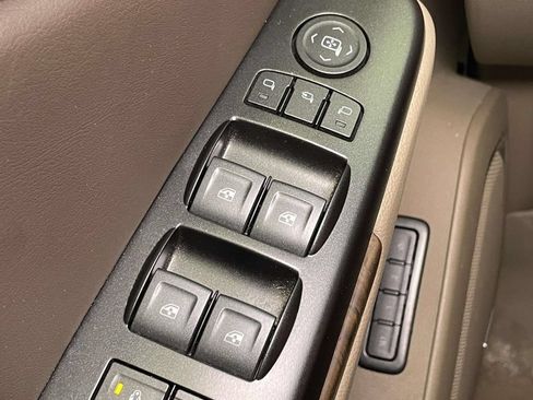 Used 2020 Chevrolet Suburban LT AWD/4WD image 34
