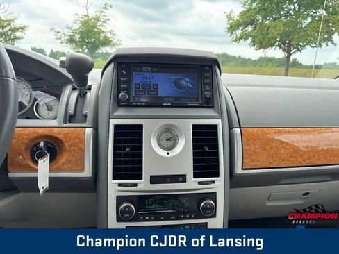 Used 2010 Chrysler Town & Country Limited w/ Flexible Seating Group FWD image 3