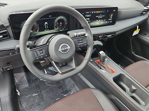 Used 2025 Nissan Kicks SR w/ Illumination Package image 3