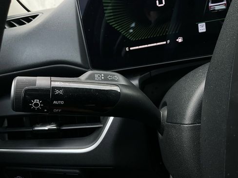 Used 2025 Kia K4 LXS image 36