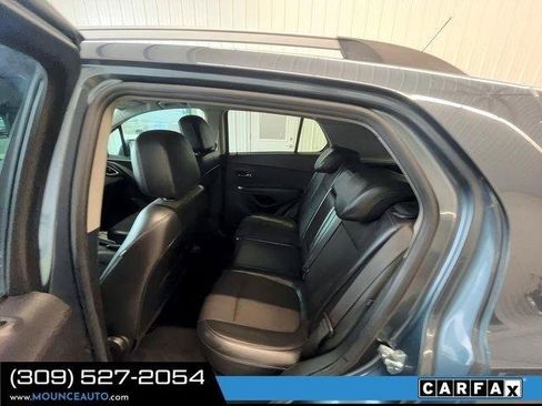 Used 2021 Chevrolet Trax LT w/ LT Convenience Package FWD image 10
