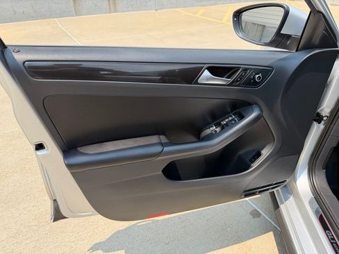 Used 2014 Volkswagen Jetta GLI FWD image 11