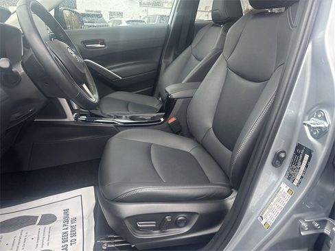 Used 2022 Toyota Corolla Cross XLE image 19