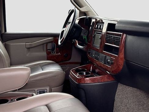 Used 2019 Chevrolet Express 2500 w/ Enhanced Convenience Package image 26