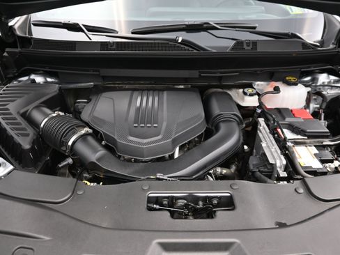 Used 2024 Chevrolet Traverse RS FWD image 39