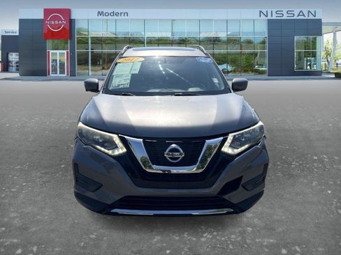 Used 2017 Nissan Rogue SV FWD image 2