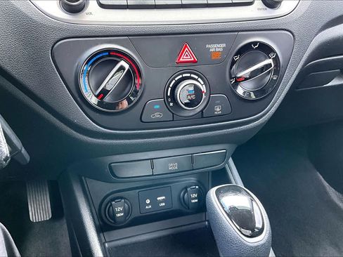 Used 2021 Hyundai Accent SE FWD image 35