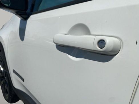 Used 2017 Jeep Renegade Altitude image 9