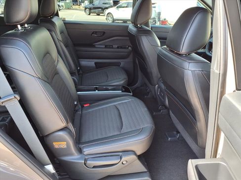 Used 2023 Nissan Pathfinder Rock Creek AWD/4WD image 12