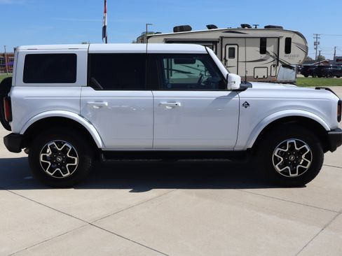 Used 2025 Ford Bronco Outer Banks AWD/4WD image 5