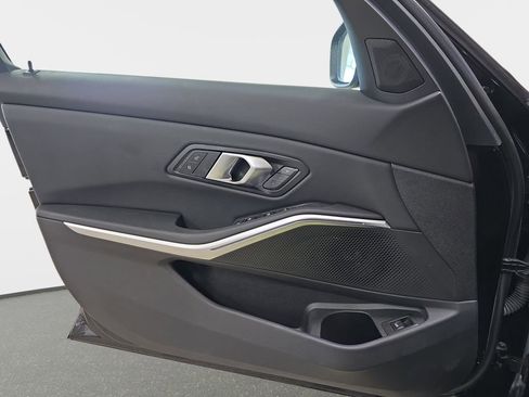 Used 2025 BMW 330i Sedan w/ M Sport Package image 27