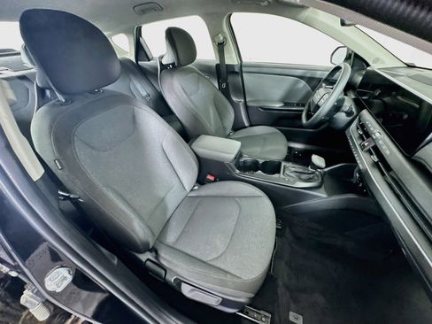 Used 2025 Kia K4 FWD image 29