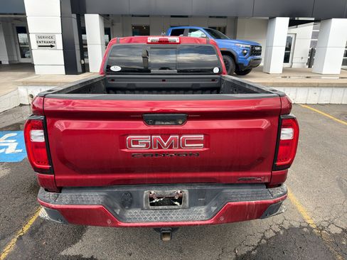 Used 2024 GMC Canyon AT4 w/ AT4 Premium Package AWD/4WD image 5