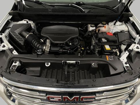 Used 2023 GMC Acadia SLT w/ Preferred Package image 12