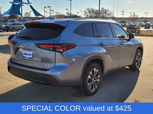 Used 2024 Toyota Highlander XLE image 4