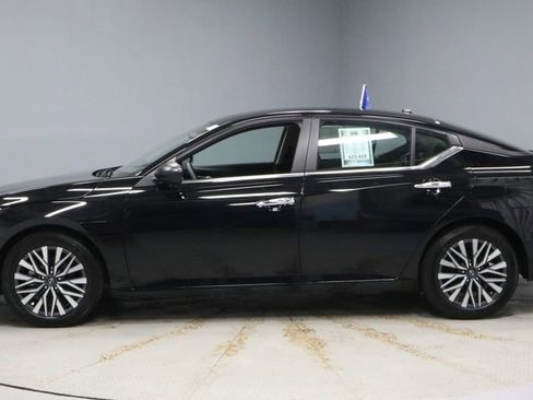 Certified 2025 Nissan Altima 2.5 SV image 7