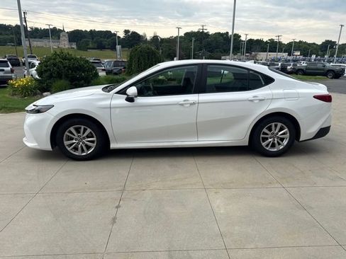 Used 2025 Toyota Camry LE FWD image 4