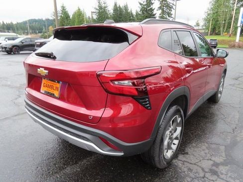 Used 2025 Chevrolet Trax LT w/ Driver Confidence Package image 7