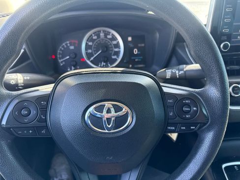 Used 2020 Toyota Corolla LE FWD image 19