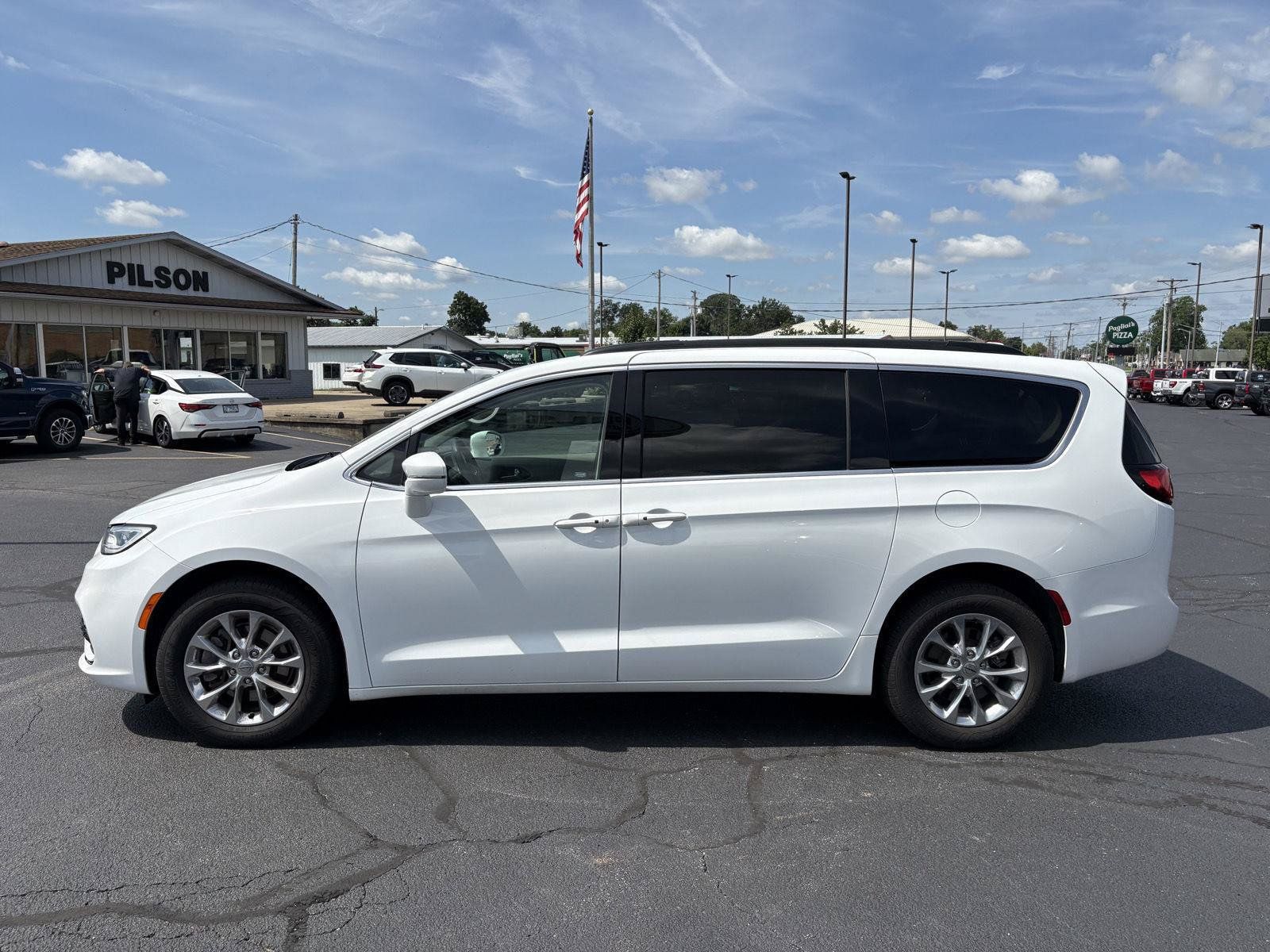 Used 2022 Chrysler Pacifica Touring-L AWD/4WD image 18